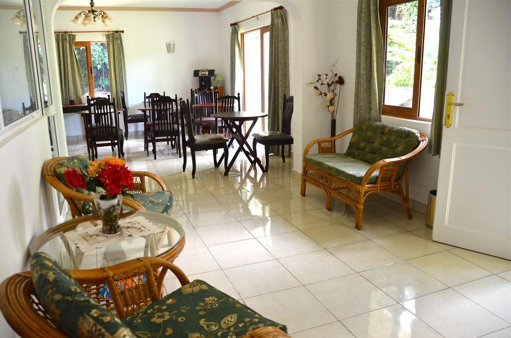 ฟอเรสท์ ลอดจ์ เกสต์ เฮาส์ Hotel Bel Ombre ภายนอก รูปภาพ