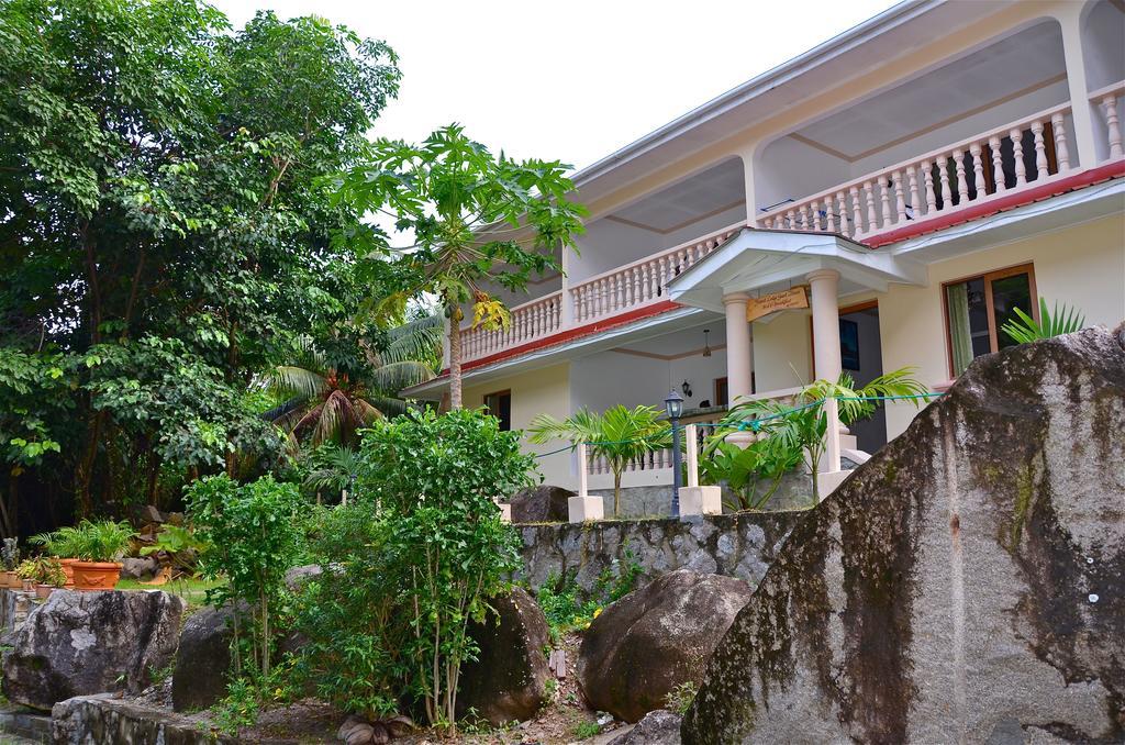 ฟอเรสท์ ลอดจ์ เกสต์ เฮาส์ Hotel Bel Ombre ภายนอก รูปภาพ