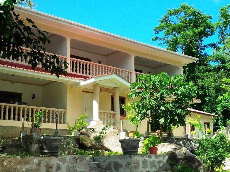 ฟอเรสท์ ลอดจ์ เกสต์ เฮาส์ Hotel Bel Ombre ภายนอก รูปภาพ