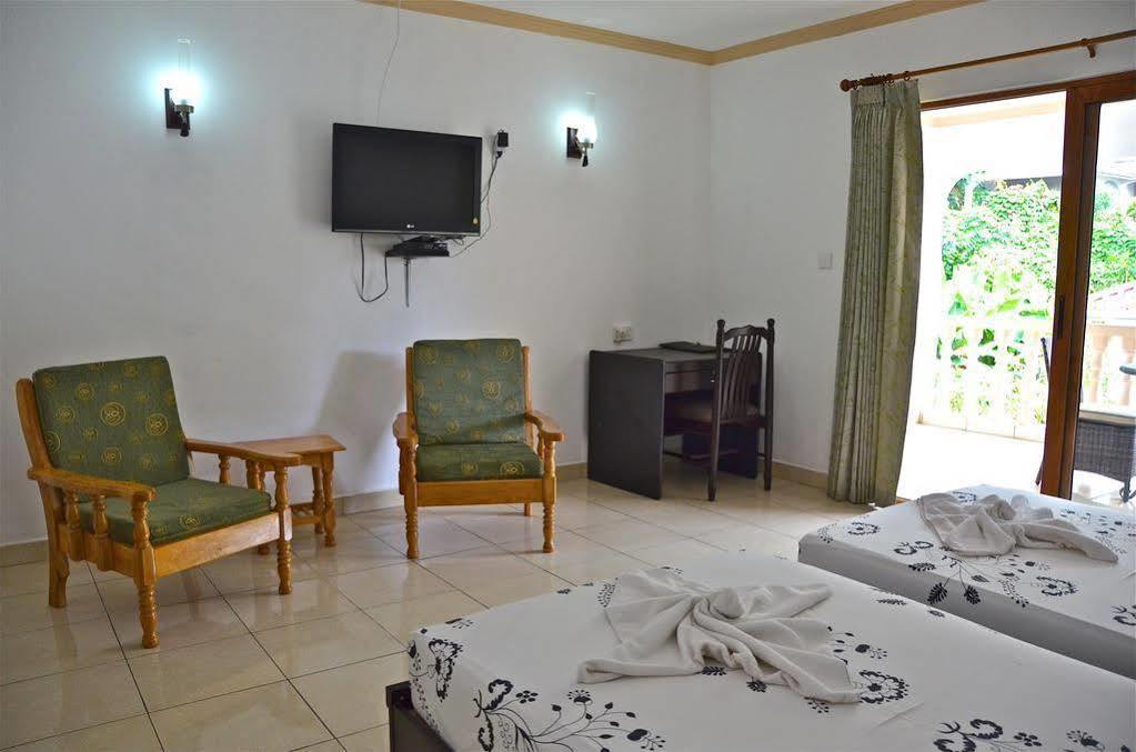 ฟอเรสท์ ลอดจ์ เกสต์ เฮาส์ Hotel Bel Ombre ภายนอก รูปภาพ