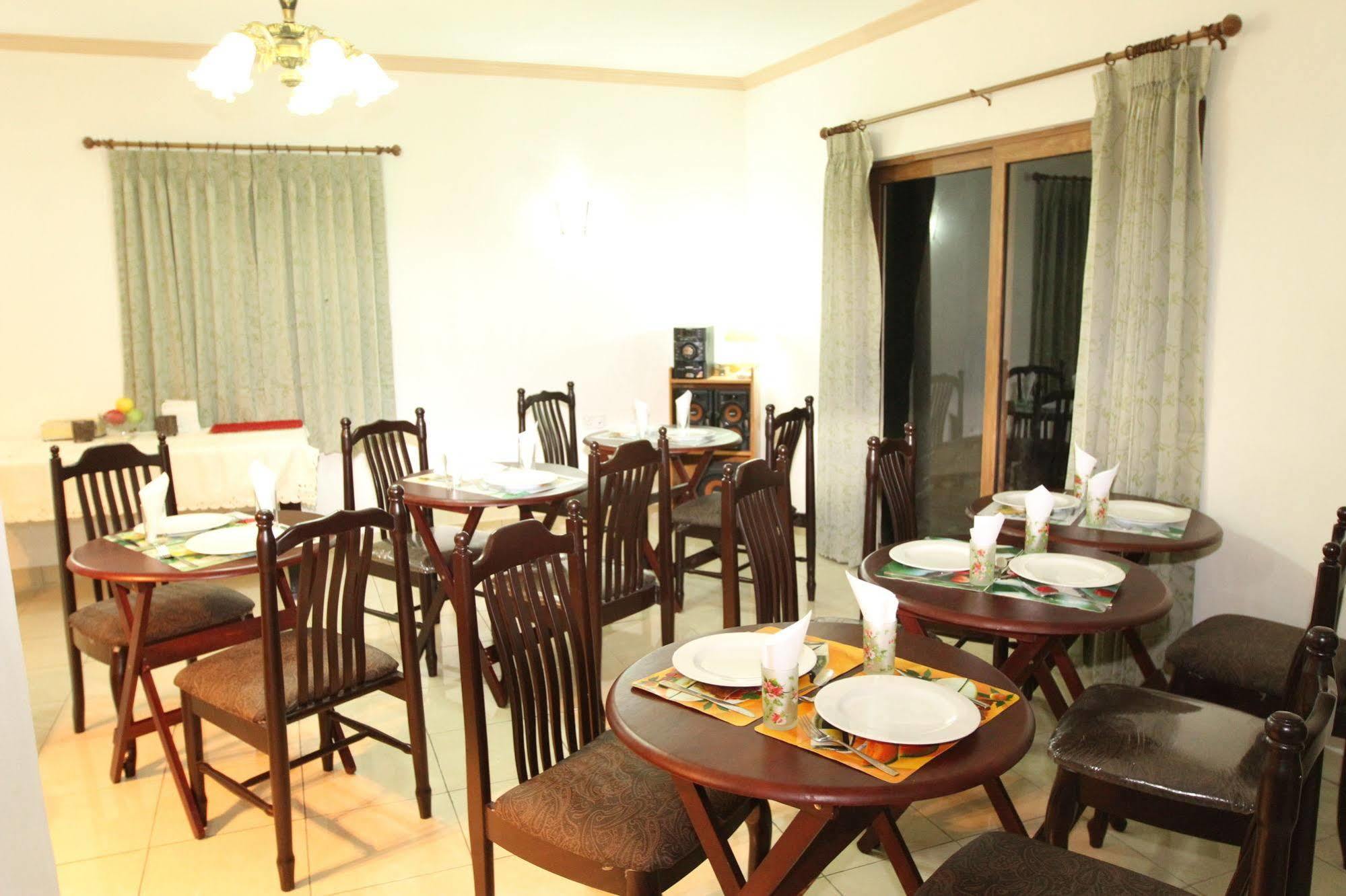 ฟอเรสท์ ลอดจ์ เกสต์ เฮาส์ Hotel Bel Ombre ภายนอก รูปภาพ