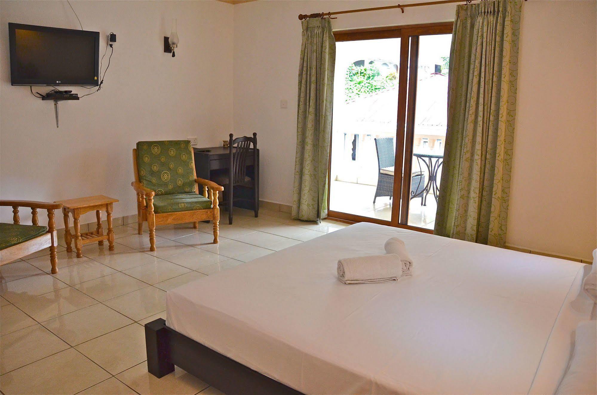 ฟอเรสท์ ลอดจ์ เกสต์ เฮาส์ Hotel Bel Ombre ภายนอก รูปภาพ